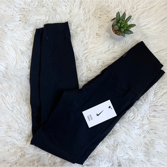 NIKE Yoga DRI-FIT Luxe High-waisted 7/8 Infinalon Black Legging - Picture 3 of 5